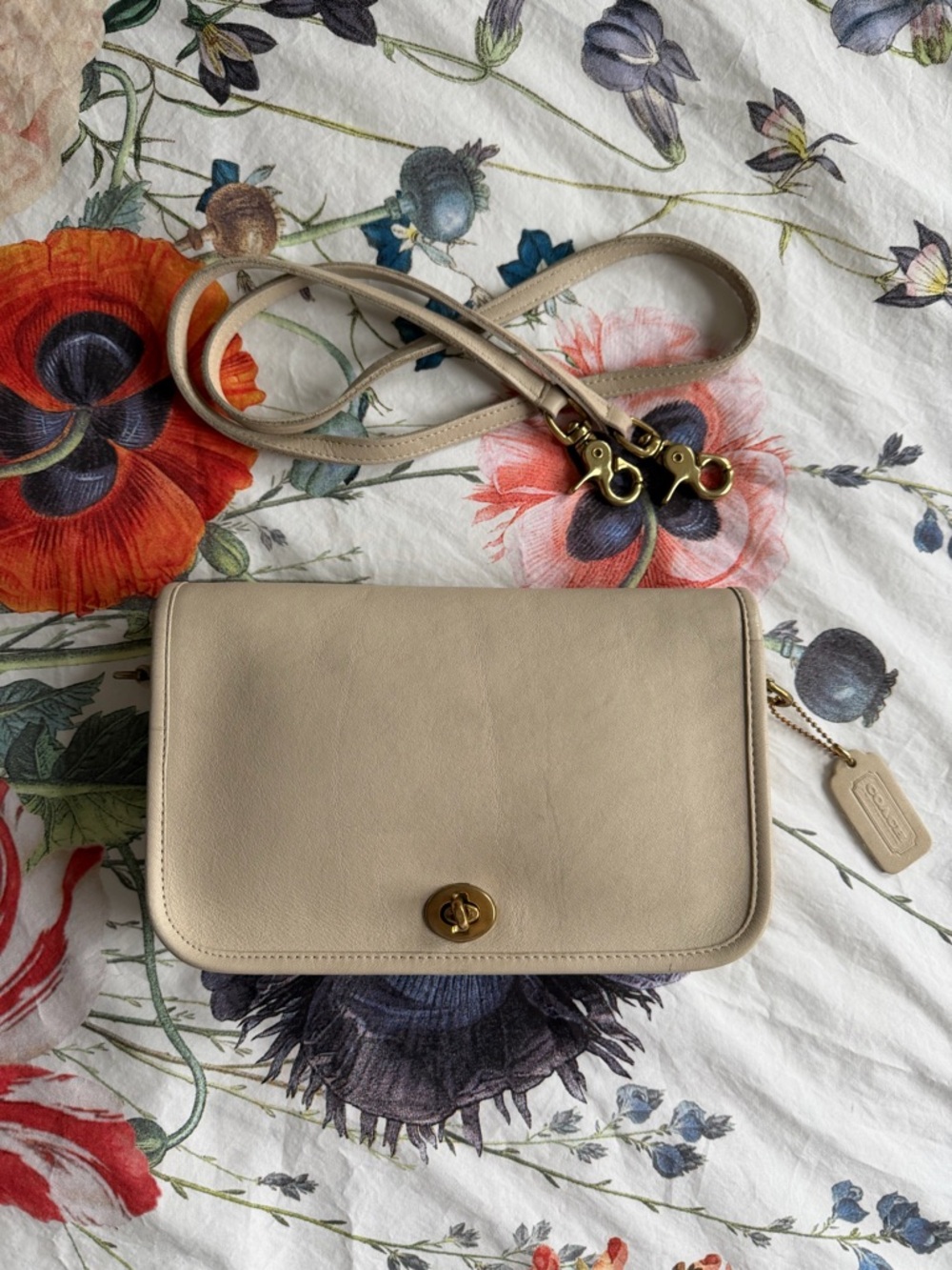 Vintage Coach Pocket Purse Leather Turnlock Crossbody Bag